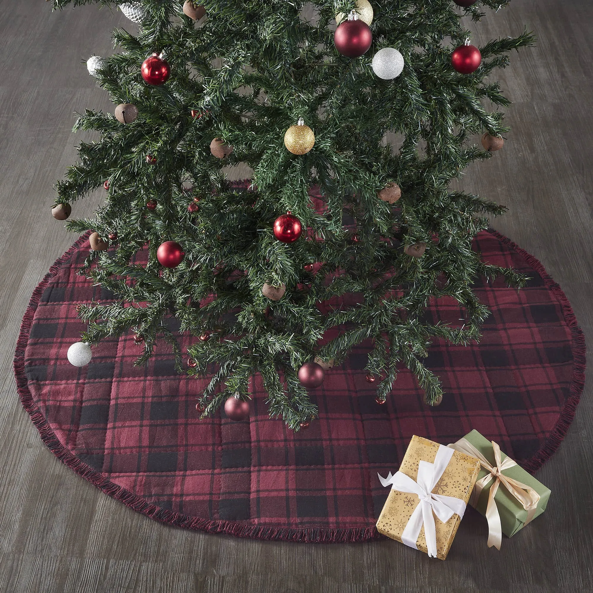 1uCumberland-Plaid-Tree-Skirt-48