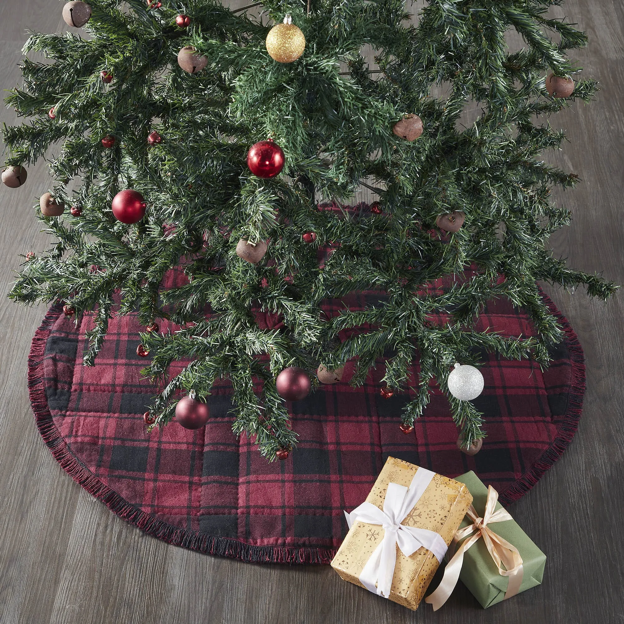 3uCumberland-Plaid-Tree-Skirt-36